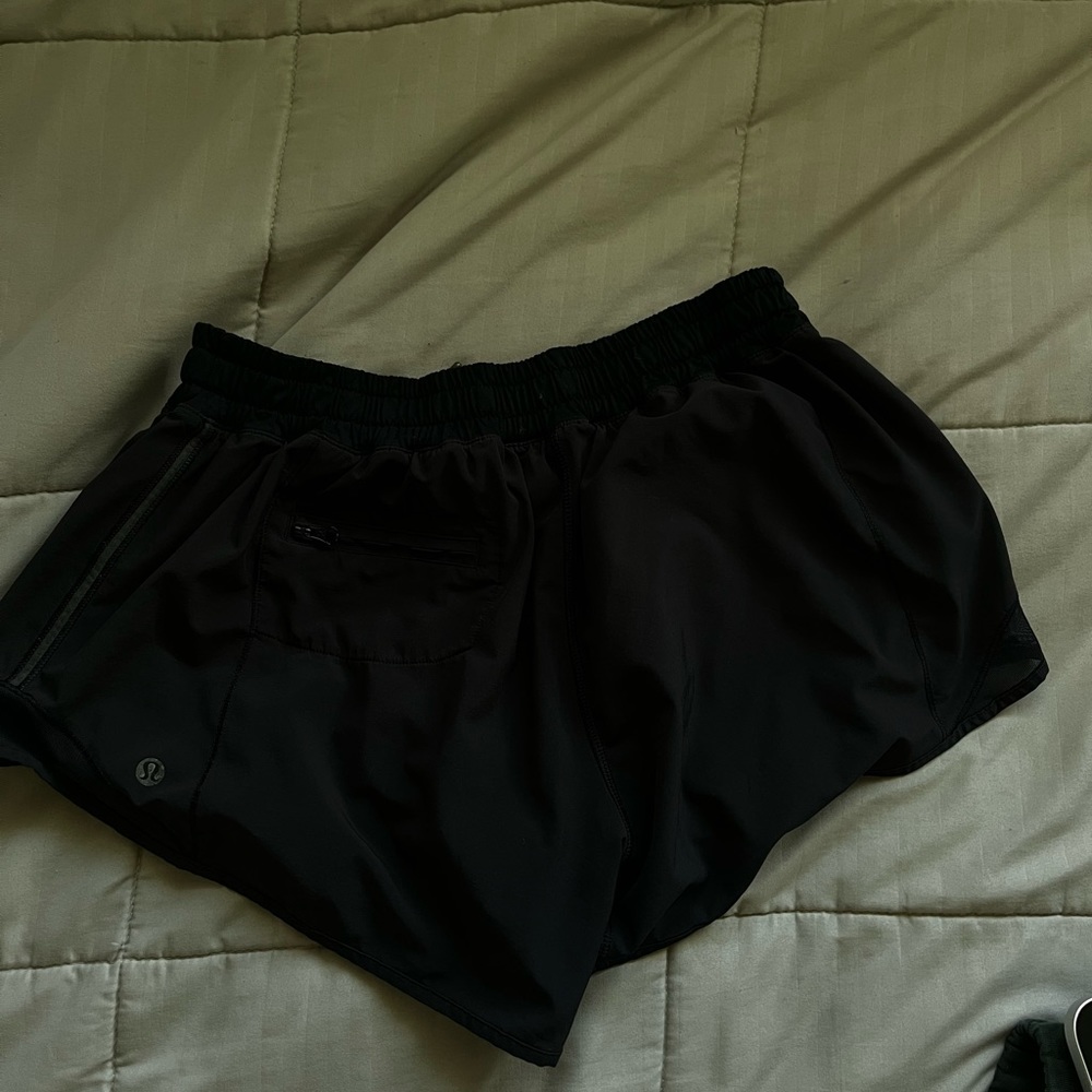 black lululemon workout shorts